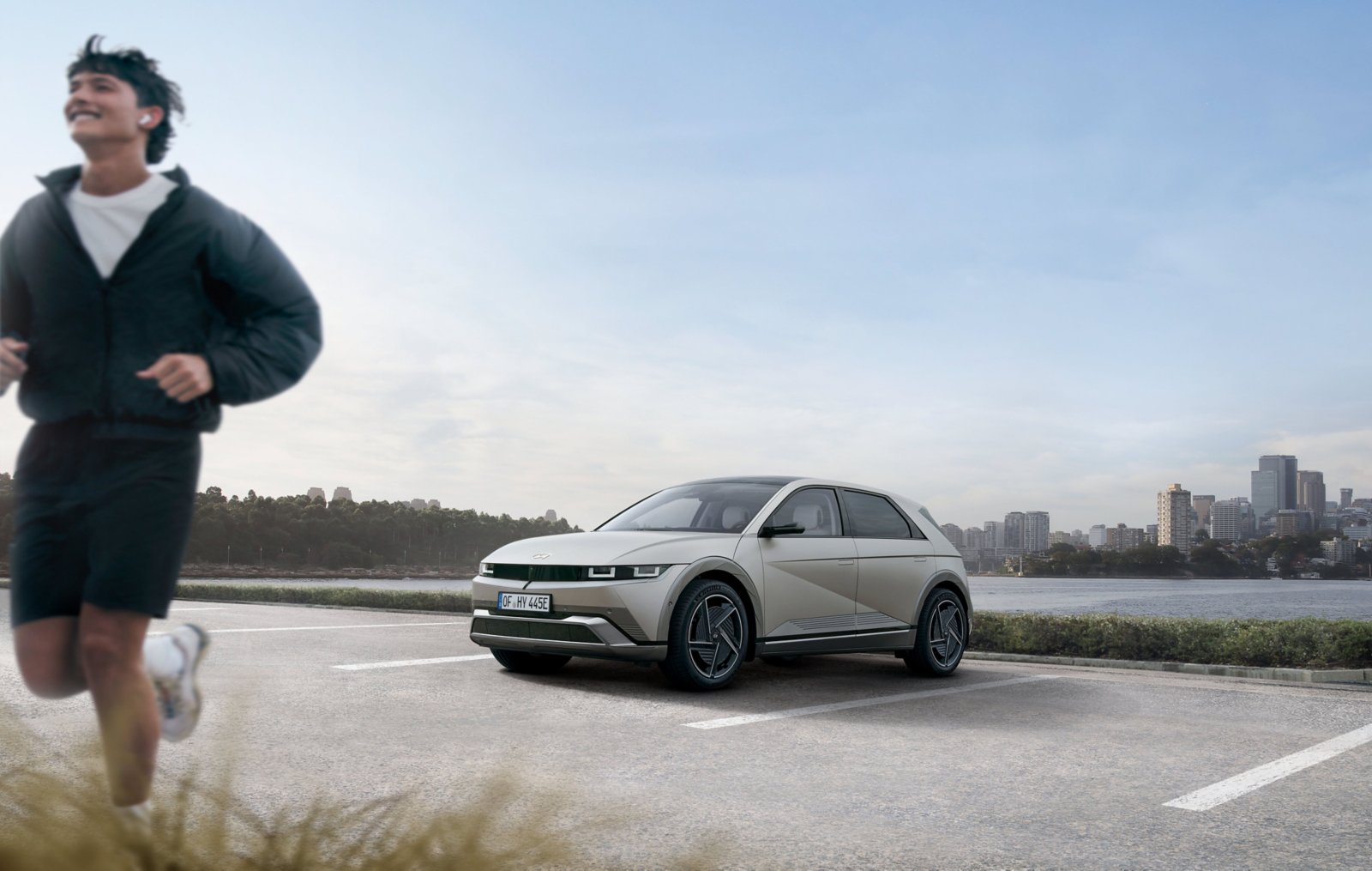 Hyundai IONIQ 5 au bord de l’eau